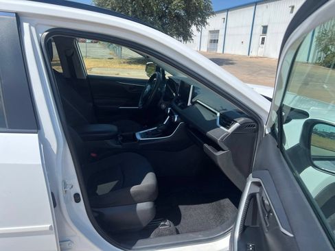 Used 2024 Toyota RAV4 LE AWD/4WD image 33