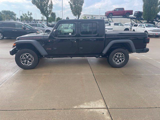 Used 2024 Jeep Gladiator Rubicon w/ Technology Group AWD/4WD image 3