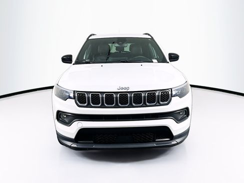 Used 2023 Jeep Compass Latitude AWD/4WD image 2