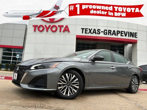 Used 2025 Nissan Altima 2.5 SV FWD image 1