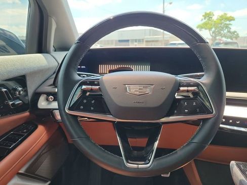 Certified 2025 Cadillac Optiq Luxury 2 AWD/4WD image 8