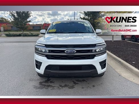 Used 2024 Ford Expedition Max XLT image 3