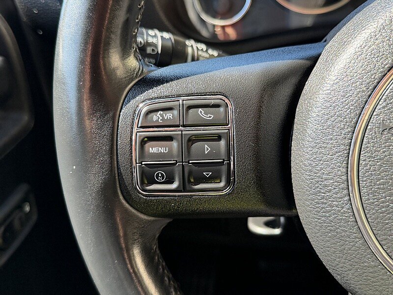 Used 2015 Jeep Wrangler Unlimited Rubicon w/ Connectivity Group AWD/4WD image 15