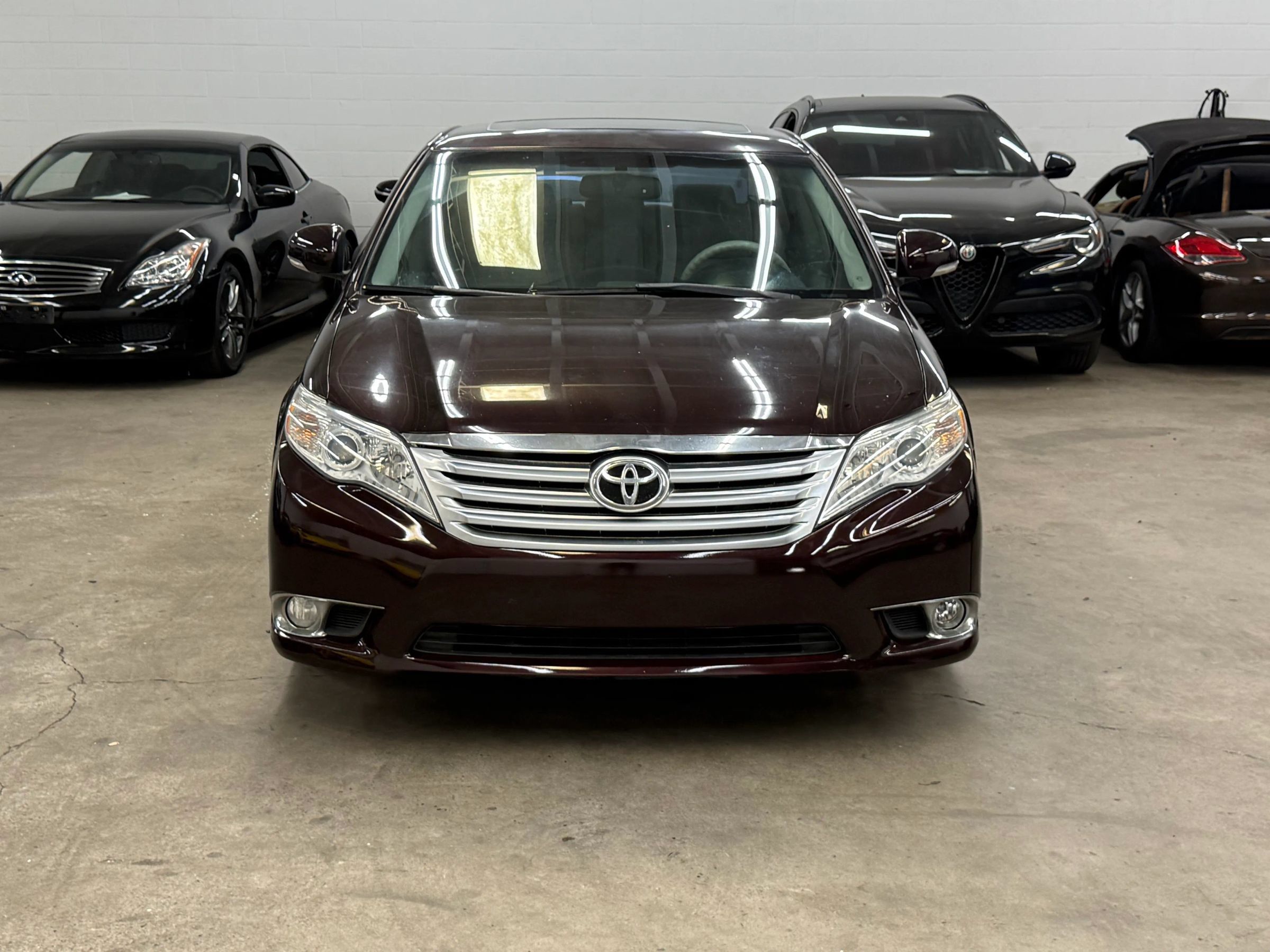 Used 2012 Toyota Avalon FWD image 2