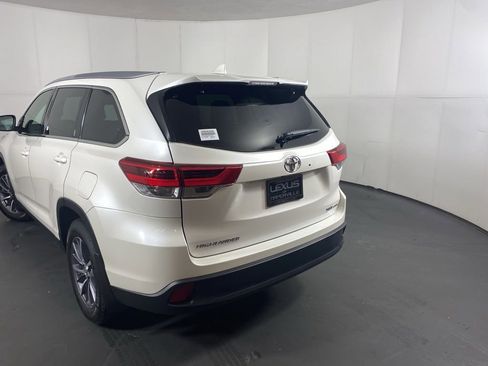 Used 2019 Toyota Highlander XLE image 9