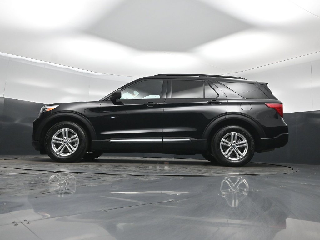 Certified 2023 Ford Explorer XLT w/ Equipment Group 202A RWD image 8