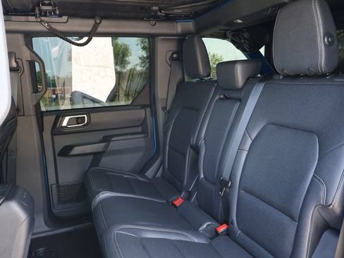 Used 2025 Ford Bronco Badlands AWD/4WD image 17