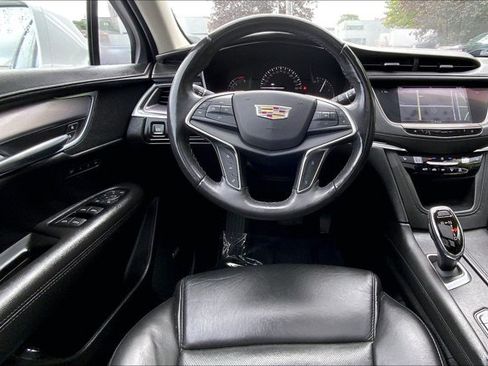 Used 2018 Cadillac XT5 Luxury w/ Driver Awareness Package AWD/4WD image 4