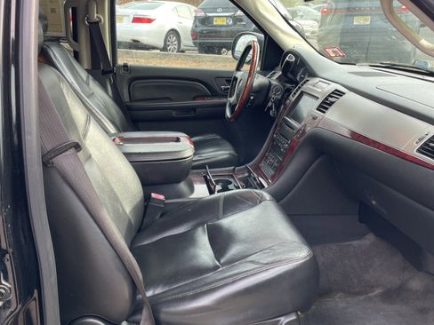 Used 2009 Cadillac Escalade AWD image 18