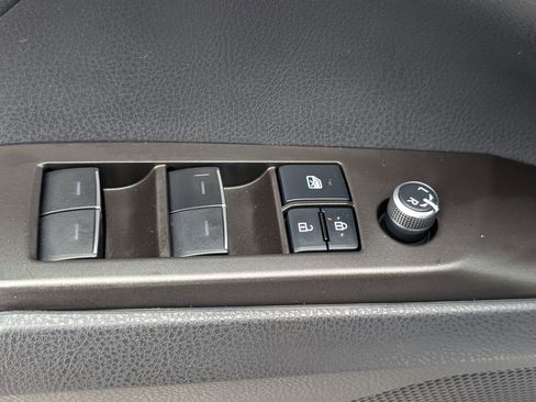 Used 2022 Toyota Camry XSE image 18