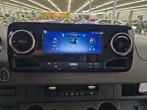 Used 2024 Mercedes-Benz eSprinter 170 Cargo image 18