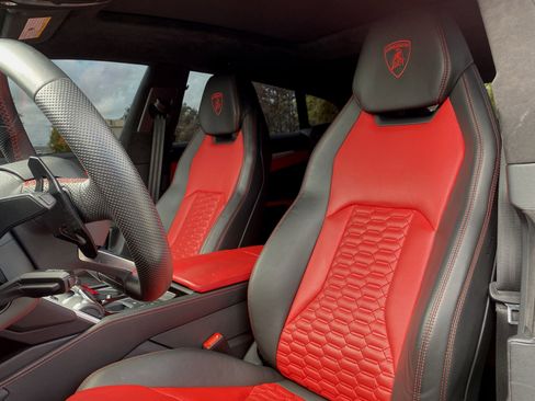 Used 2022 Lamborghini Urus image 7