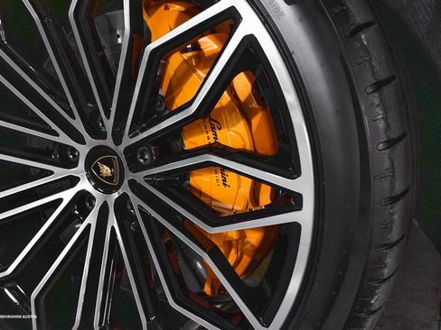 Used 2025 Lamborghini Urus SE image 6