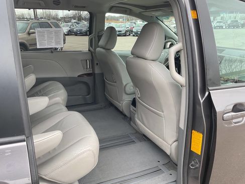 Used 2012 Toyota Sienna XLE image 34