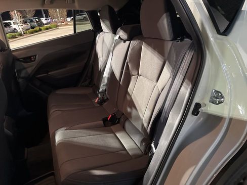 Used 2025 Subaru Crosstrek 2.0i image 17