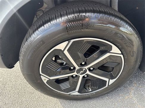 Certified 2025 Kia Niro LX image 34