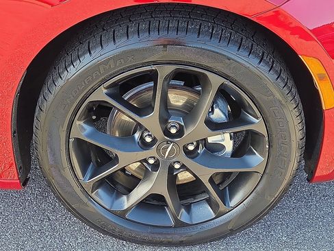 Used 2025 Chrysler Pacifica Limited image 7