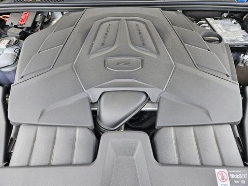 Used 2025 Porsche Cayenne AWD/4WD image 30