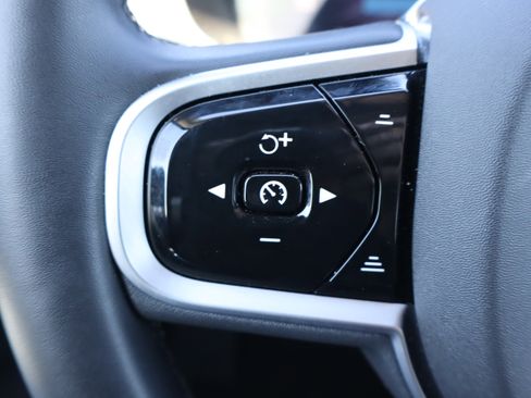 Used 2025 Volvo XC60 B5 Plus image 20