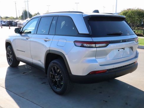 New 2025 Jeep Grand Cherokee Altitude image 23