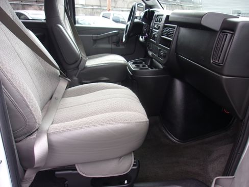 Used 2016 Chevrolet Express 3500 LT w/ LT Preferred Equipment Group image 27