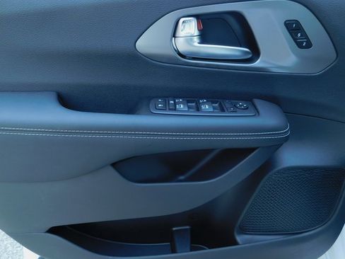 New 2026 Chrysler Pacifica Select image 25