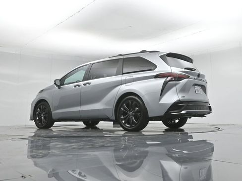 Used 2025 Toyota Sienna XSE w/ XSE Premium Package FWD image 55