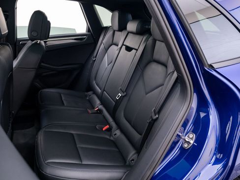 Certified 2026 Porsche Macan AWD/4WD image 17