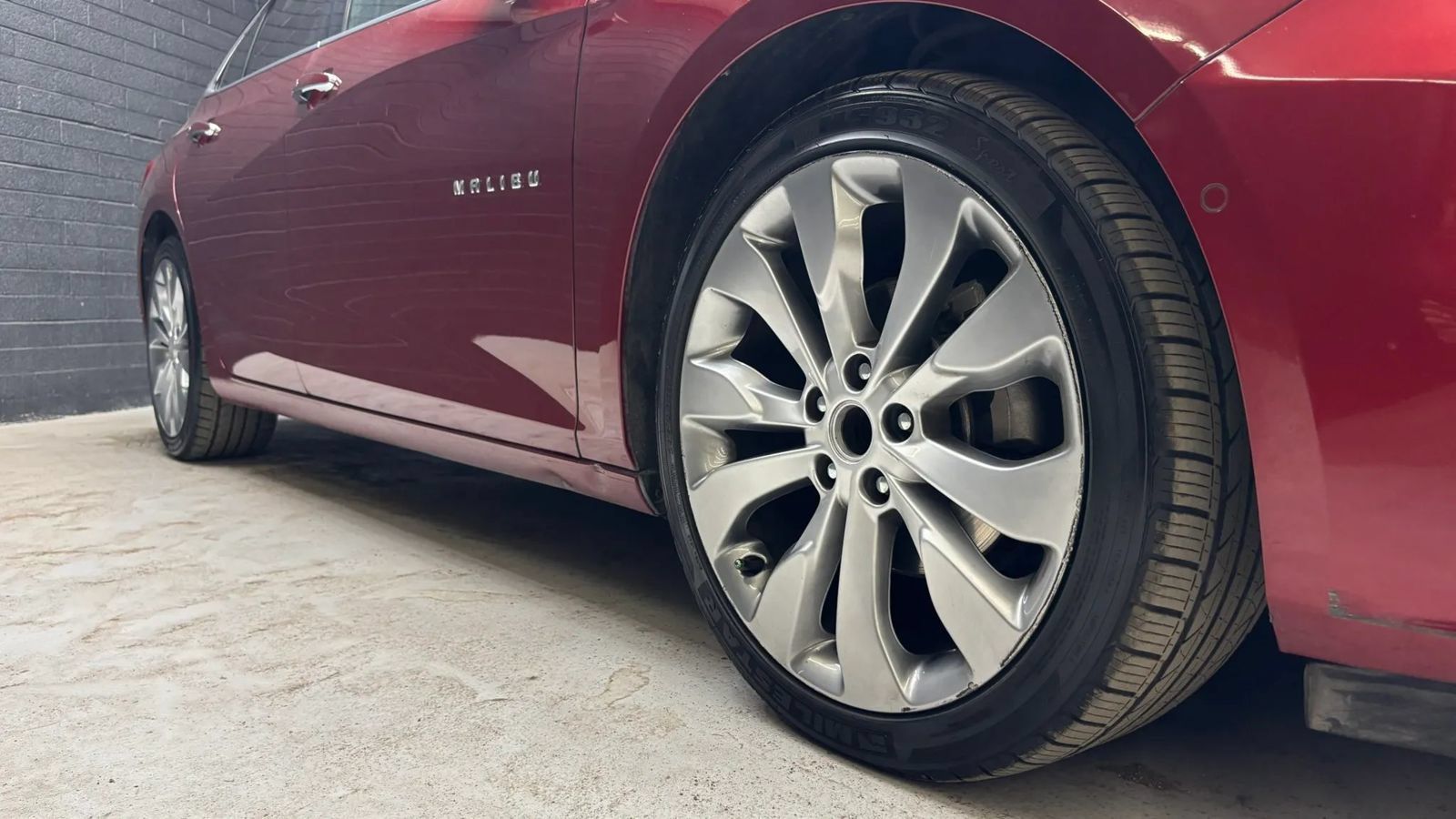 Used 2017 Chevrolet Malibu Premier w/ Premier Sun and Wheel Package FWD image 5
