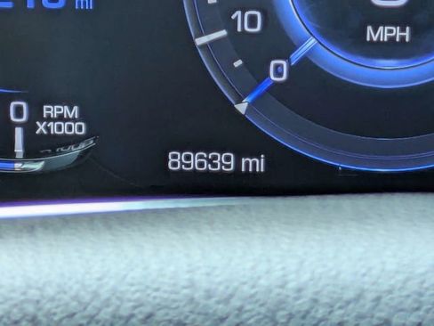 Used 2020 Cadillac Escalade Premium Luxury w/ LPO, Radiant Package AWD/4WD image 33