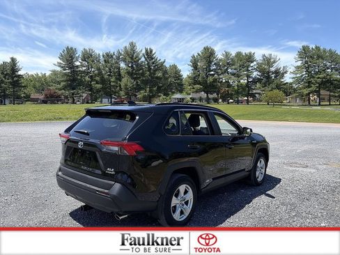 Used 2021 Toyota RAV4 XLE w/ XLE Grade Weather Package AWD/4WD image 5