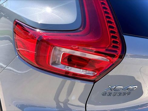 Used 2026 Volvo XC40 B4 Core FWD image 43