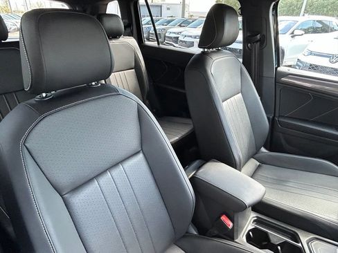 Certified 2023 Volkswagen Tiguan SE R-Line FWD image 35