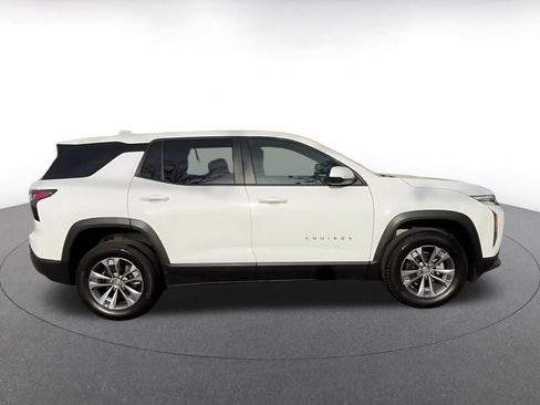 Used 2025 Chevrolet Equinox LT AWD/4WD image 16
