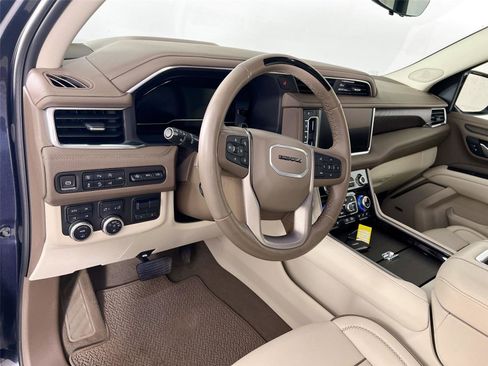 Used 2024 GMC Yukon Denali w/ Denali Reserve Package AWD/4WD image 10