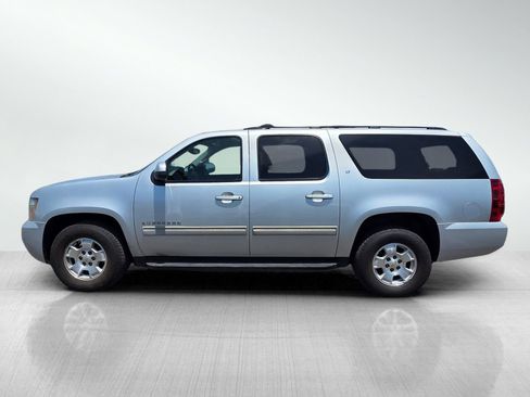 Used 2012 Chevrolet Suburban LT RWD image 4