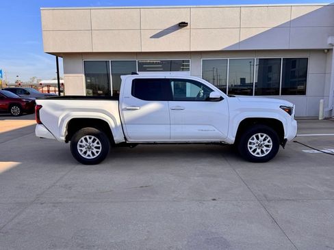 Used 2024 Toyota Tacoma SR5 image 2