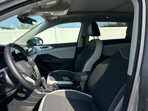 Used 2025 Volkswagen Taos SE w/ Panoramic Sunroof Package AWD/4WD image 12