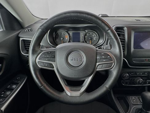 Used 2019 Jeep Cherokee Latitude w/ Cold Weather Group image 11