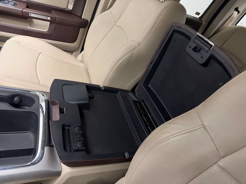 Used 2017 RAM 1500 Laramie w/ Convenience Group AWD/4WD image 32