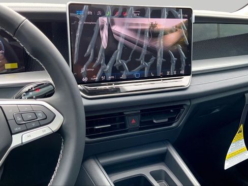 New 2026 Volkswagen Tiguan SE FWD image 6