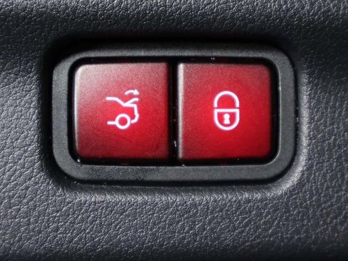 Used 2023 Mercedes-Benz C 300 4MATIC Sedan image 17