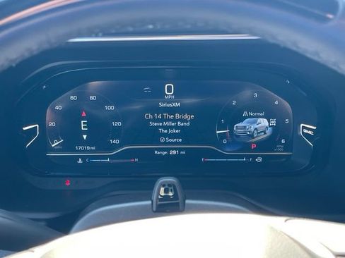 Used 2024 GMC Yukon Denali w/ Advanced Technology Package AWD/4WD image 31