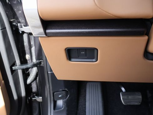 New 2026 Land Rover Range Rover Long Wheelbase SE image 32