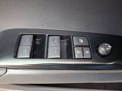 Certified 2025 Toyota Camry SE w/ Convenience Package image 27