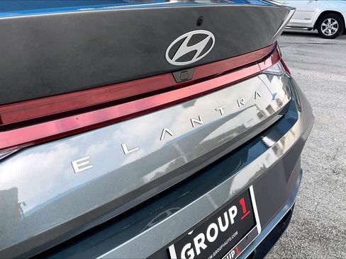 Used 2024 Hyundai Elantra SEL FWD image 31