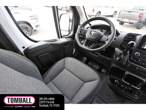 Used 2025 RAM ProMaster 2500 w/ Convenience Group FWD image 9