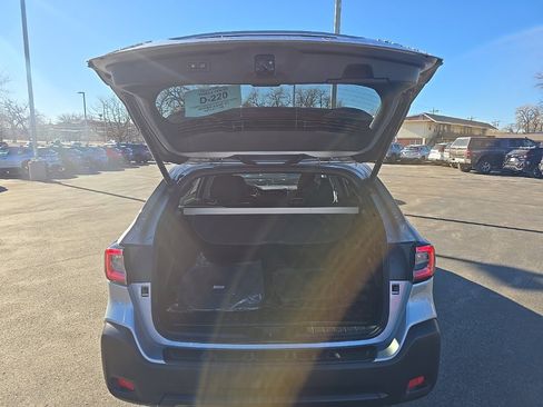 Certified 2025 Subaru Outback Premium w/ Popular Package #1A image 8