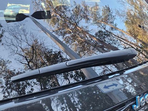 Used 2024 Jeep Grand Cherokee Limited 4xe image 9