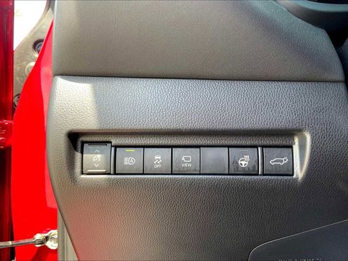 Used 2024 Toyota Venza Limited image 31